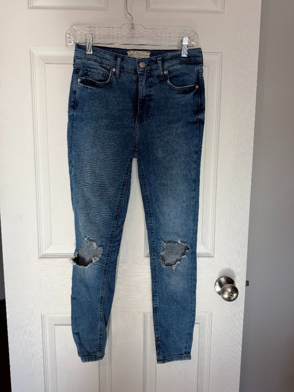 Free People Distressed Skinny Jeans Size 27 Cropped Knee Rips